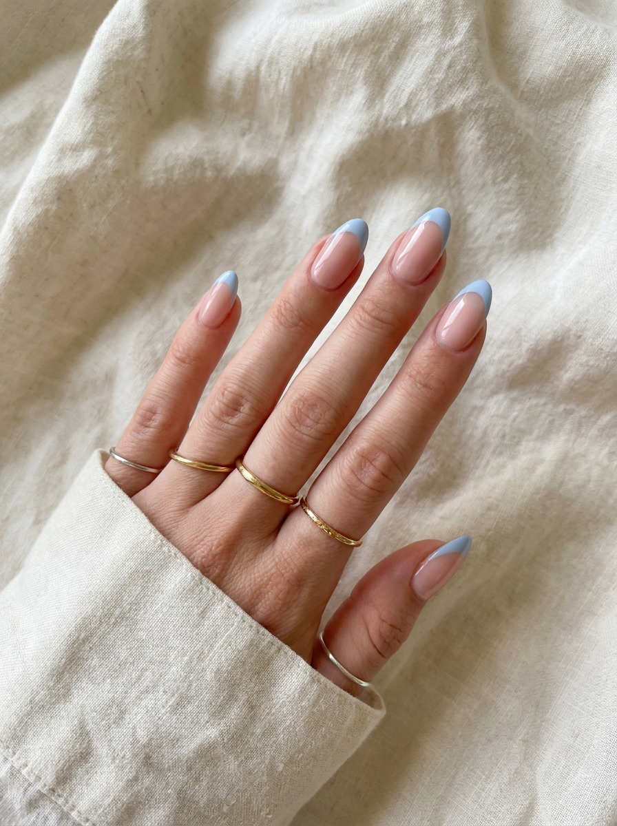 Soft Blue French Nails mit hellblauen French Tips